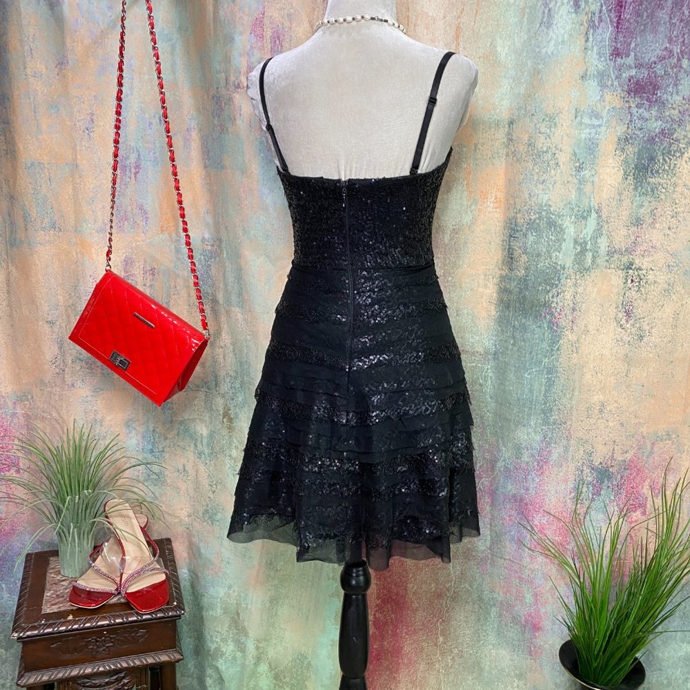 ๐BCBGMaxAzria Lace & Sequins Semi Formel Dress - Picture 2 of 16